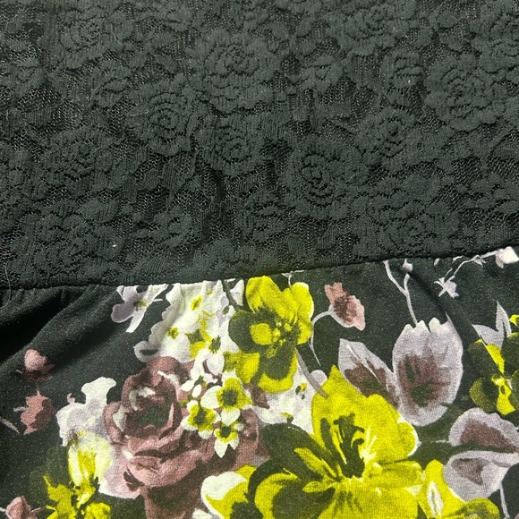 Torrid Off-the-Shoulder Floral Top - Size 4X - Picture 3 of 3